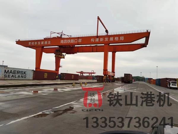 湖南岳陽(yáng)軌道式集裝箱龍門(mén)吊廠(chǎng)家軌道式集裝箱龍門(mén)吊占用空間小